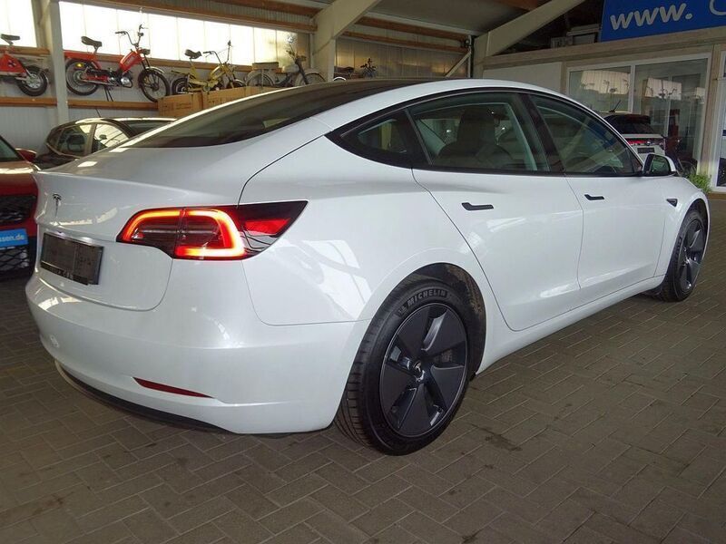 Gebraucht Tesla Model 3 RWD 208 kW (283 PS) 2022 Weiß Limousine