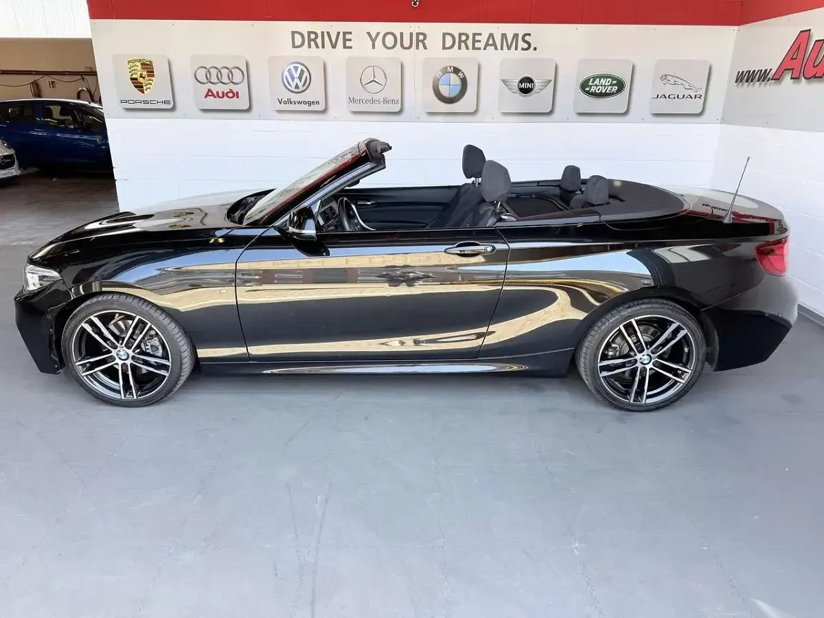 Gebraucht BMW 220 M Sport 184 PS (135 kW) 2021 Saphirschwarz Cabrio