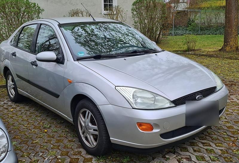 Second-hand Ford Focus 101 CP (74 kW) 2001 Argintiu Berlinǎ