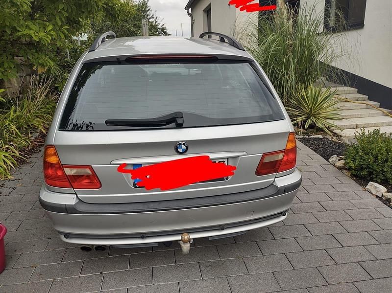 Silber Gebraucht 2005 BMW 330 Sport Line Kombi | 3.000 € (Guter Preis) - Bild 1/4