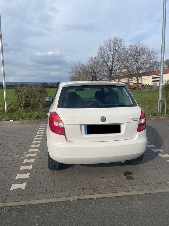Gebraucht Skoda Fabia 69 PS (50 kW) 2009 Weiß Limousine