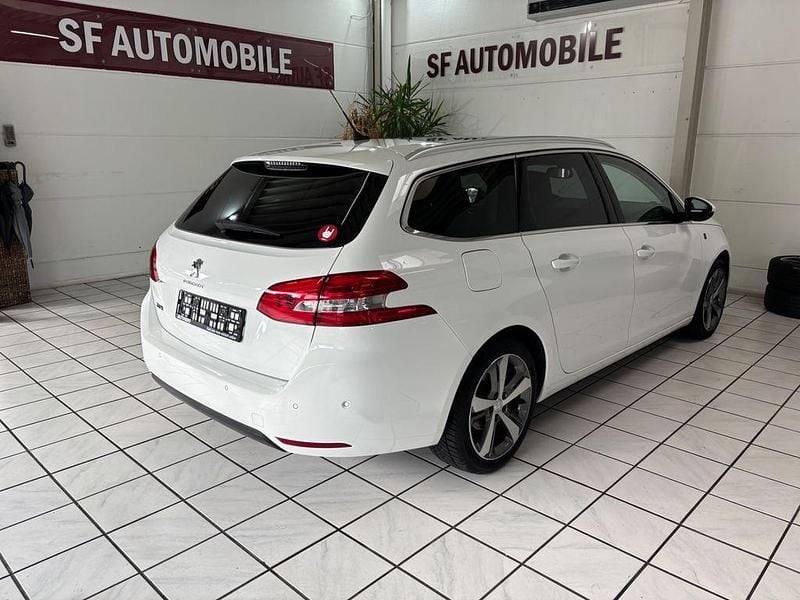 Gebraucht Peugeot 308 SW 131 PS (96 kW) 2018 Weiß Kombi