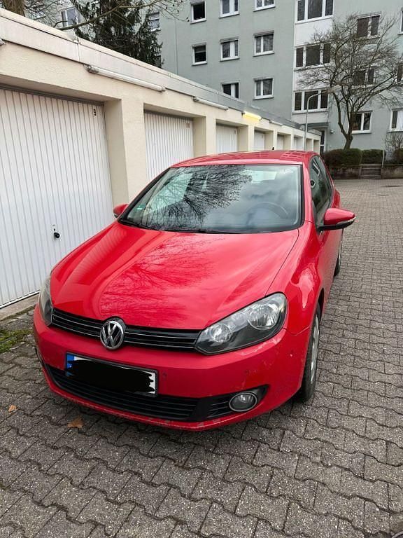 Gebraucht VW Golf VI 105 PS (77 kW) 2010 Rot Kleinwagen