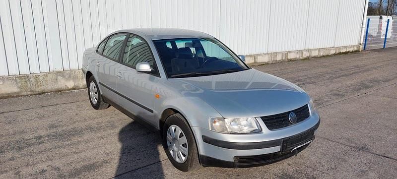 Gebraucht VW Passat 125 PS (91 kW) 1998 Silber Limousine
