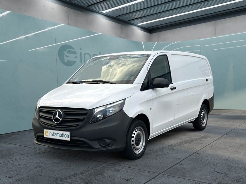 Weiß Gebraucht 2024 Mercedes Vito Van / Kleinbus | 30.381 € (Fairer Preis) - Bild 1/3