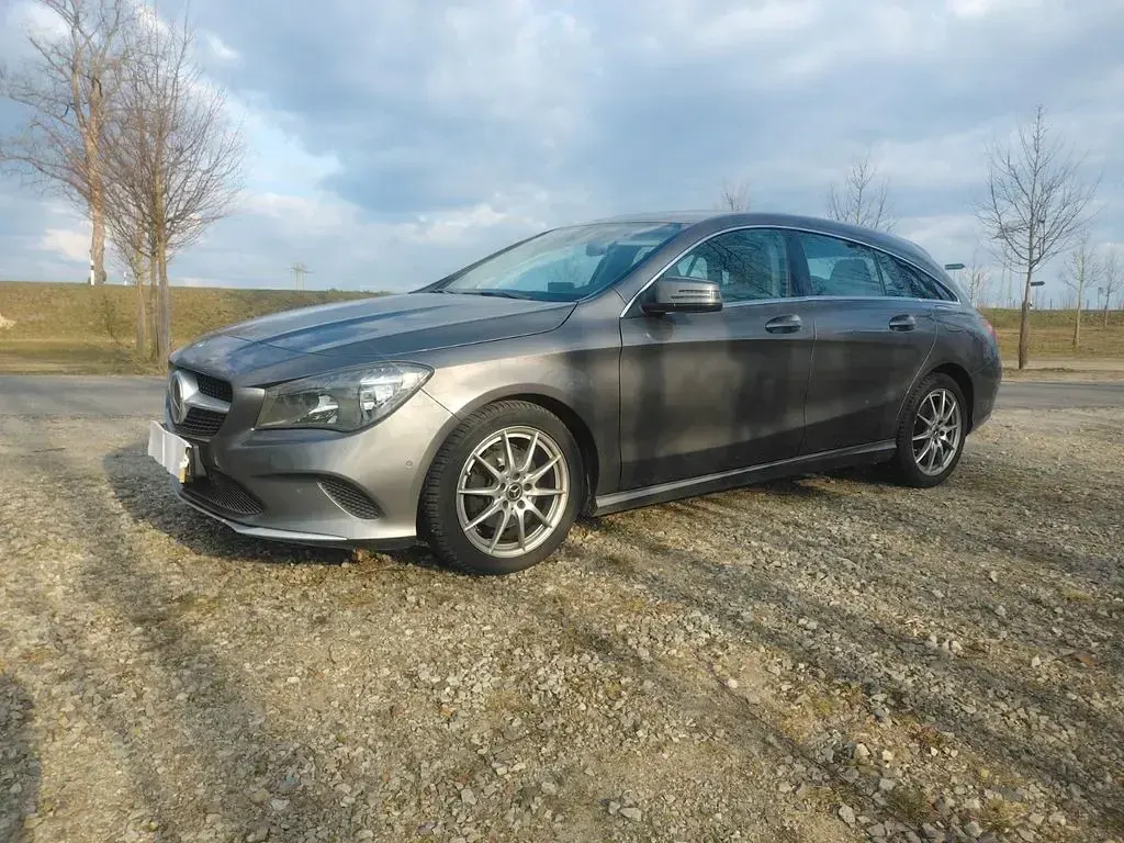 Gebraucht Mercedes CLA200 Shooting Brake 156 PS (114 kW) 2017 Grau Kombi