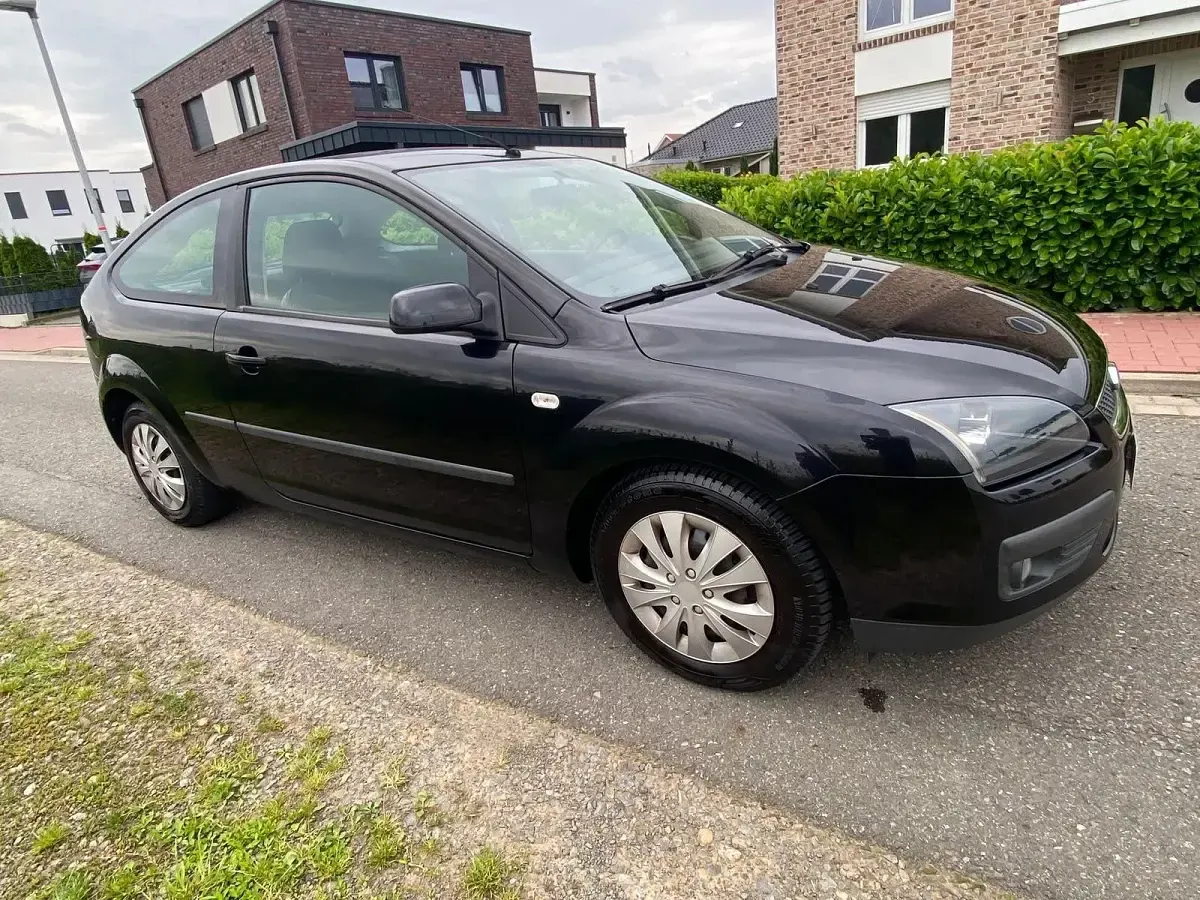 Gebraucht Ford Focus 101 PS (74 kW) 2005 Schwarz Limousine