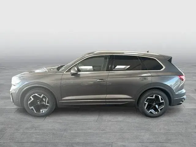 Gebraucht VW Touareg R-line 231 PS (169 kW) 2025 Grau SUV