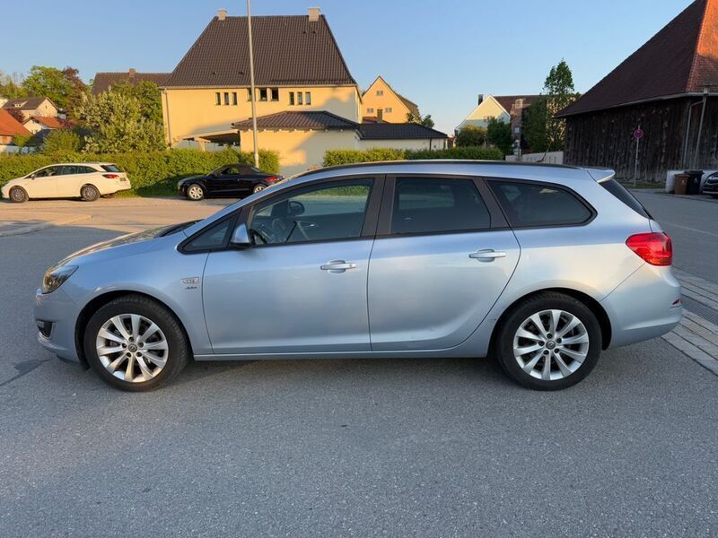 Gebraucht Opel Astra Active 131 PS (96 kW) 2013 Blau Kombi