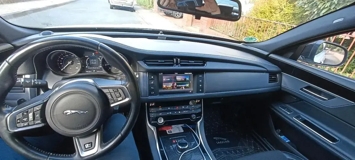 Gebraucht Jaguar XF R-Sport 180 PS (132 kW) 2017 Weiß Limousine