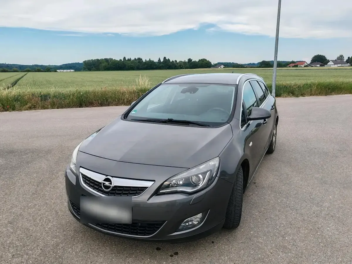 Gebraucht Opel Astra 150 PS (110 kW) 2011 Grau Kombi