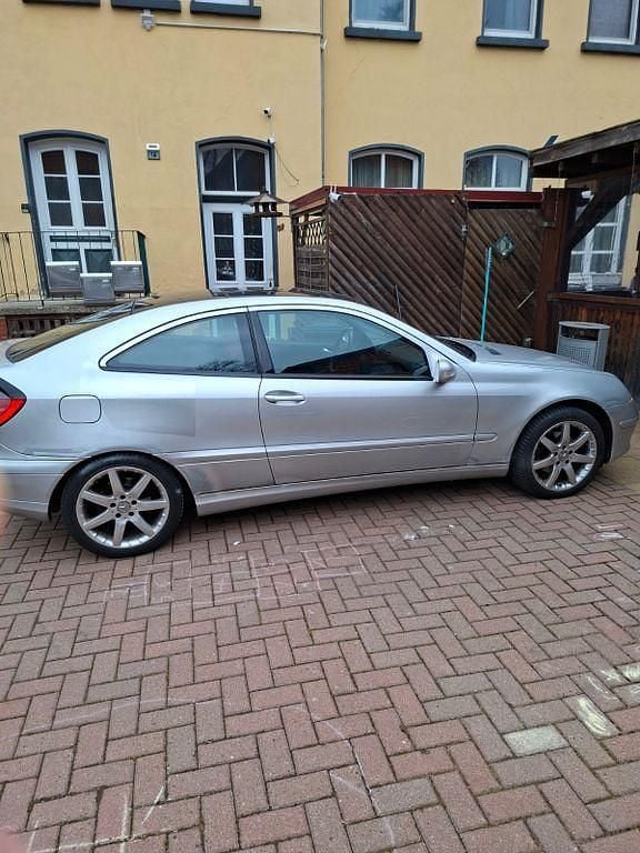 Gebraucht Mercedes CL220 143 PS (105 kW) 2002 Silber Coupé