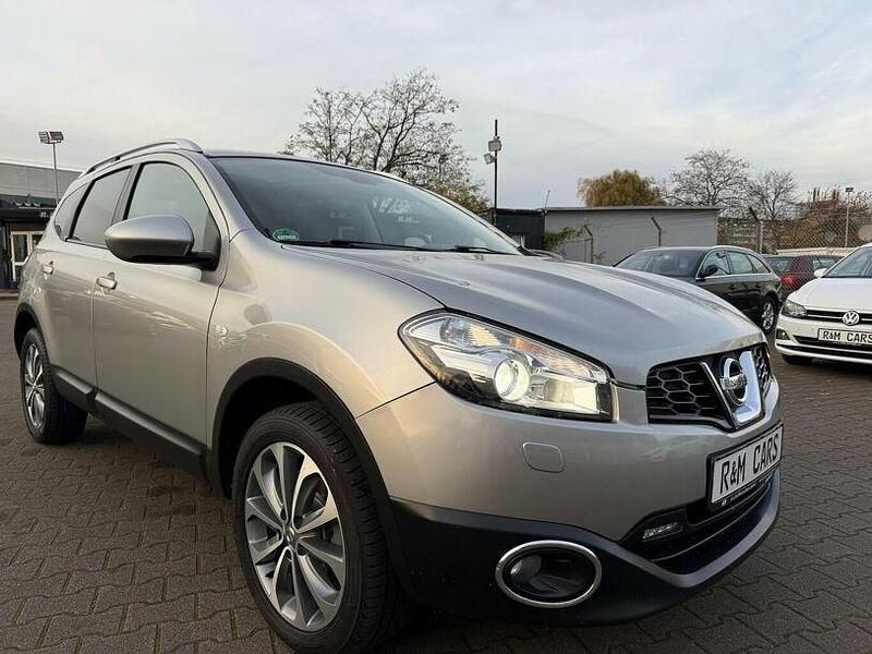 Silber (metallic) Gebraucht 2011 Nissan Qashqai +2 Tekna SUV | 9.999 € (Fairer Preis) - Bild 1/4