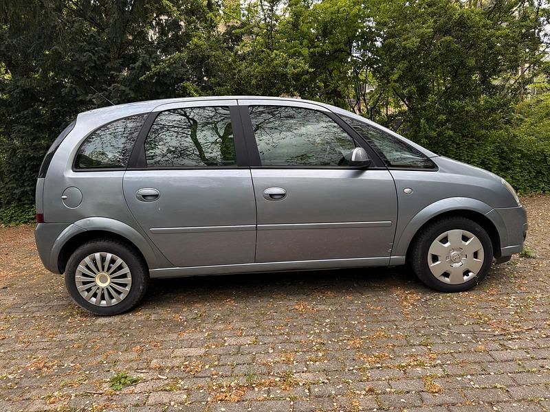 Second-hand Opel Meriva 105 CP (77 kW) 2006 Albastru Monovolum