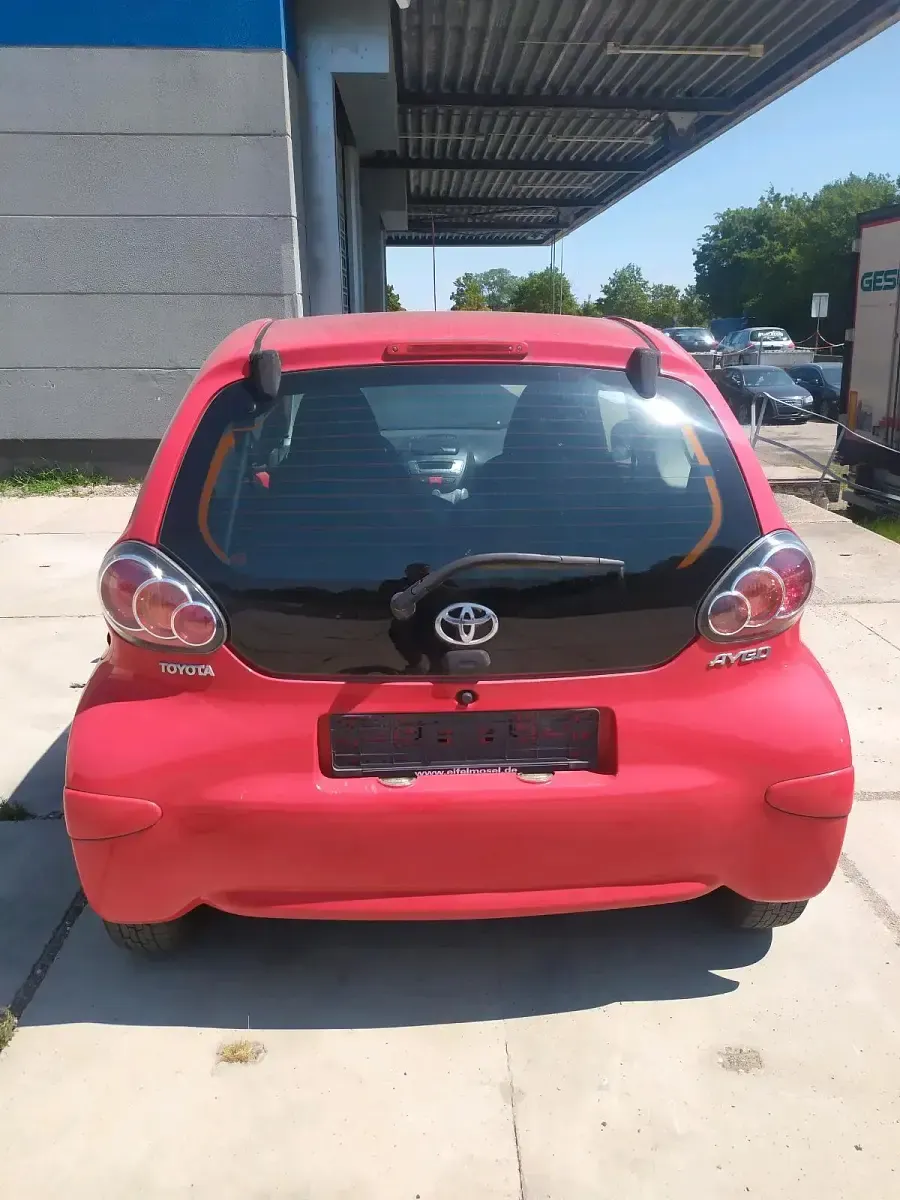 Gebraucht Toyota Aygo 68 PS (50 kW) 2013 Rot Kleinwagen