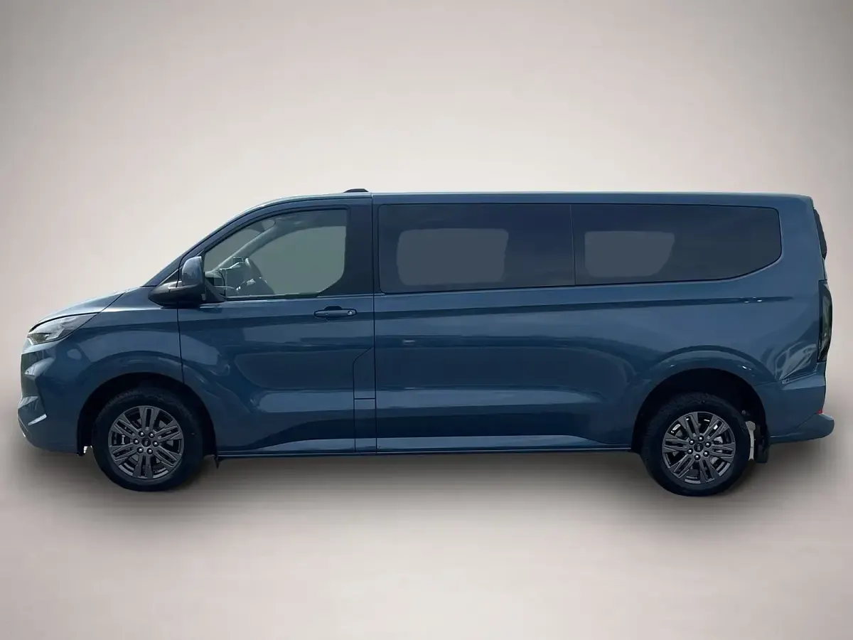Neu Ford Tourneo Titanium 170 PS (125 kW) 2026 Blau Van / Kleinbus