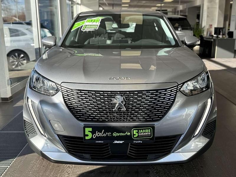 Gebraucht Peugeot e-2008 Active 100 kW (136 PS) 2022 Grau artense SUV