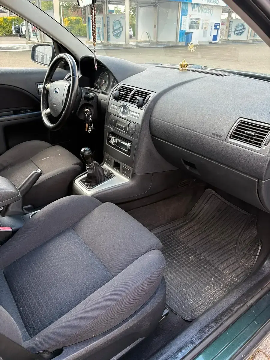 Usado Ford Mondeo 125 CV (91 kW) 2004 Andere farben Berlina