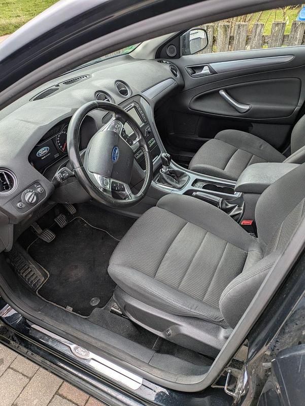 Gebraucht Ford Mondeo 163 PS (119 kW) 2011 Schwarz Kombi