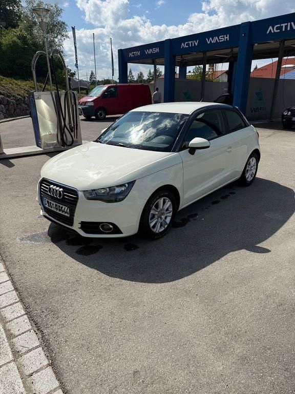 Gebraucht Audi A1 Ambition 105 PS (77 kW) 2011 Weiß Kleinwagen