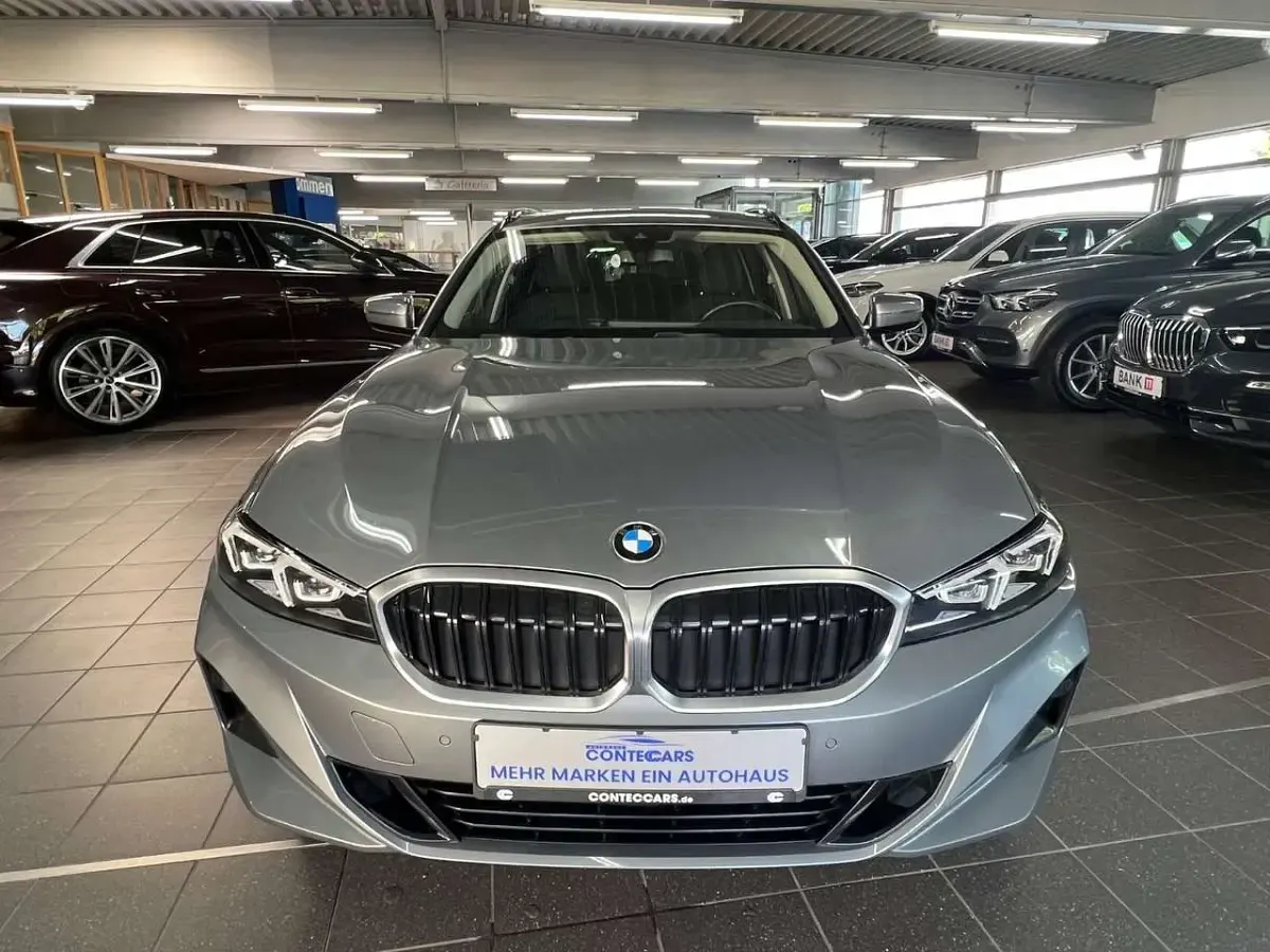 Gebraucht BMW 320 Sport Line 190 PS (139 kW) 2023 Skyscraper grau Kombi