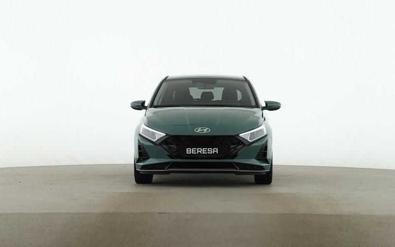 Neu Hyundai i20 Prime 100 PS (73 kW) 2025 Grün Limousine