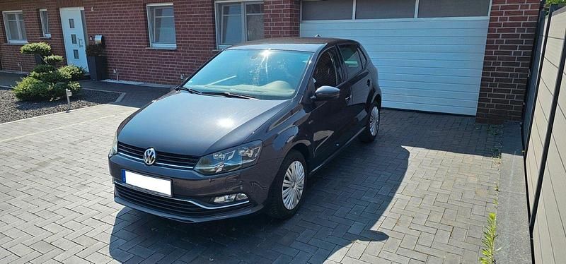 Grau Gebraucht 2016 VW Polo LOUNGE Kleinwagen | 11.900 € (Guter Preis) - Bild 1/4