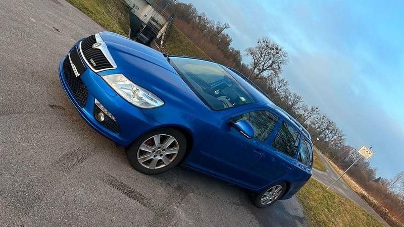 Blau Gebraucht 2011 Skoda Octavia RS Kombi | 2.990 € (Superpreis) - Bild 1/4