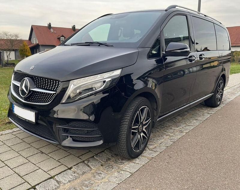 Schwarz Gebraucht 2021 Mercedes V300 AMG Van / Kleinbus | 47.100 € (Teuer) - Bild 1/4