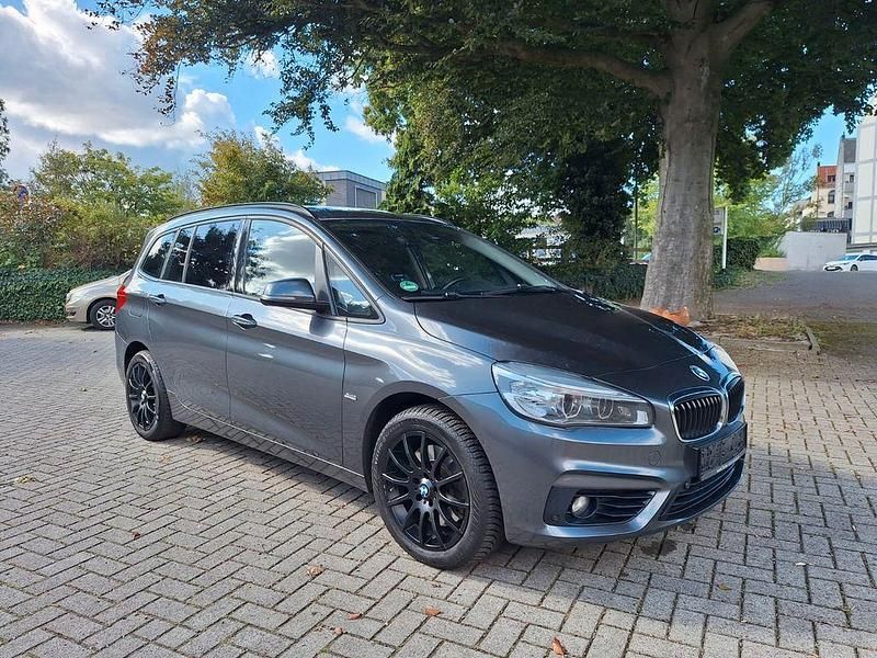 Grau Gebraucht 2018 BMW 220 Sport Line Kombi | 14.999 € - Bild 1/4