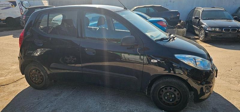 Gebraucht Hyundai i10 Edition 69 PS (50 kW) 2013 Schwarz Kleinwagen