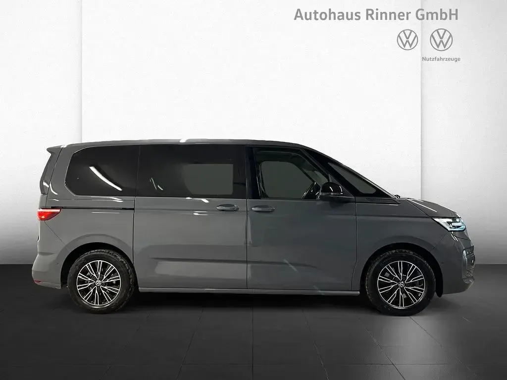 Gebraucht VW Multivan 150 PS (110 kW) 2024 Grau Van / Kleinbus