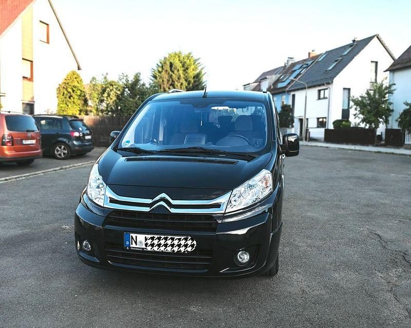 Schwarz Gebraucht 2014 Citroën Jumpy Exclusive Van / Kleinbus | 15.900 € (Teuer) - Bild 1/4