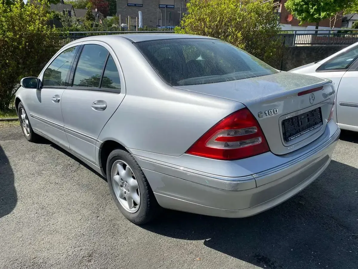 Usata Mercedes C180 143 CV (105 kW) 2002 Argento Berlina