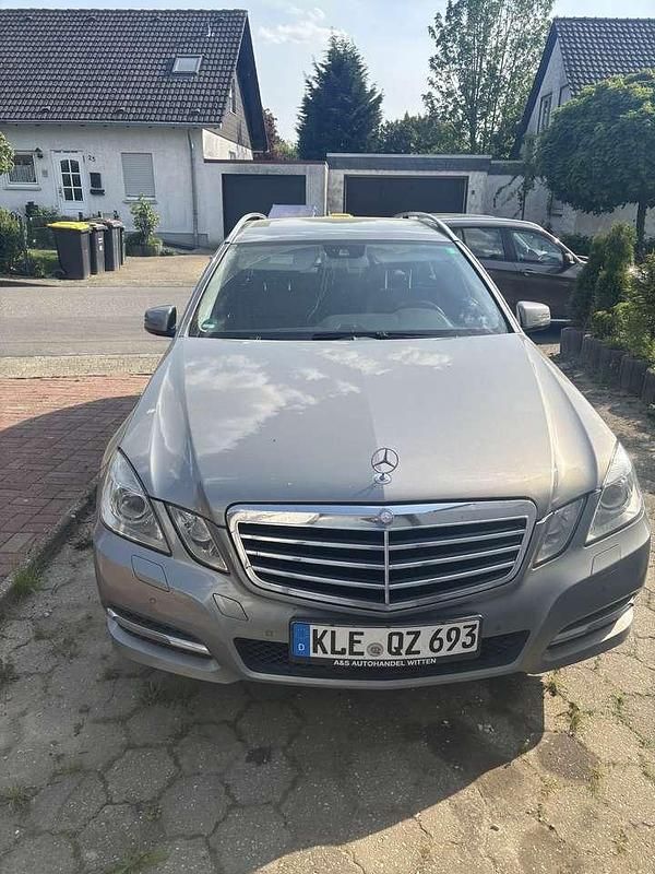 Gebraucht Mercedes E250 Avantgarde 204 PS (150 kW) 2010 Limousine