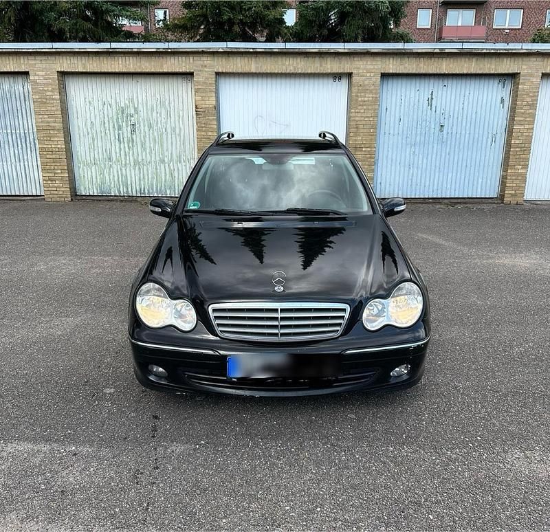 Schwarz Gebraucht 2007 Mercedes C220 Kombi | 2.800 € - Bild 1/4