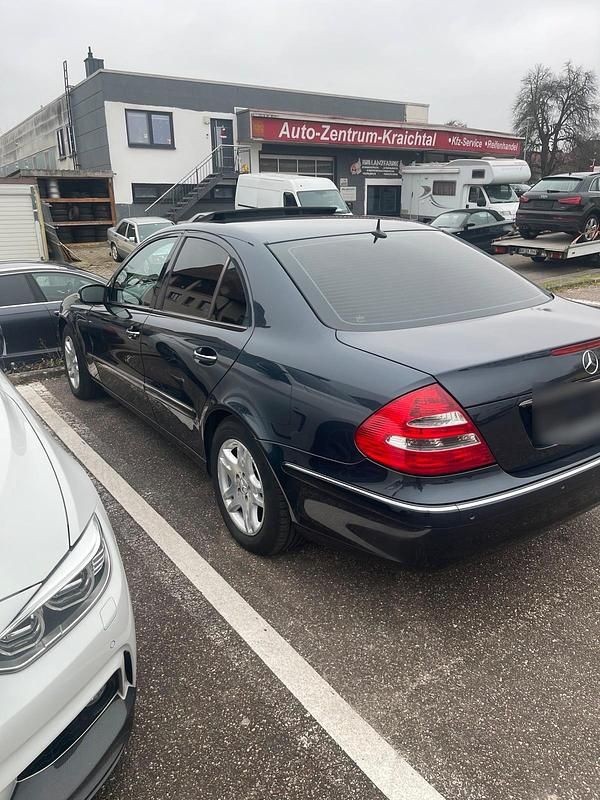 Gebraucht Mercedes E200 163 PS (119 kW) 2005 Blau Limousine