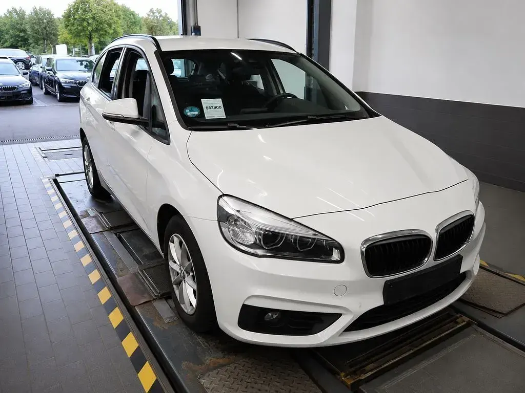 Gebraucht BMW 216 Active Tourer Advantage 116 PS (85 kW) 2016 Weiß Van / Kleinbus