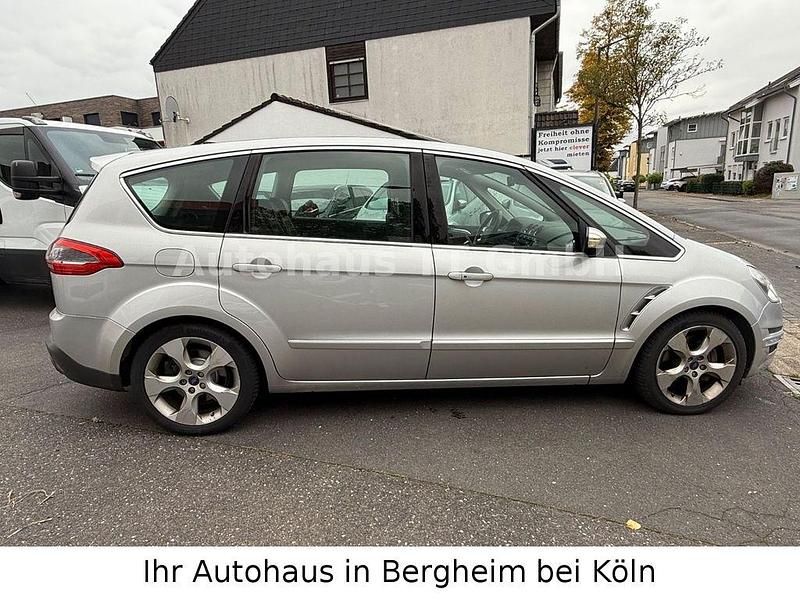 Gebraucht Ford S-MAX Titanium 239 PS (175 kW) 2012 Silber Van / Kleinbus