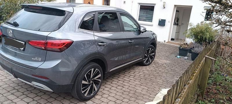 Neu MG ZS Luxury 197 PS (144 kW) 2026 Grau SUV