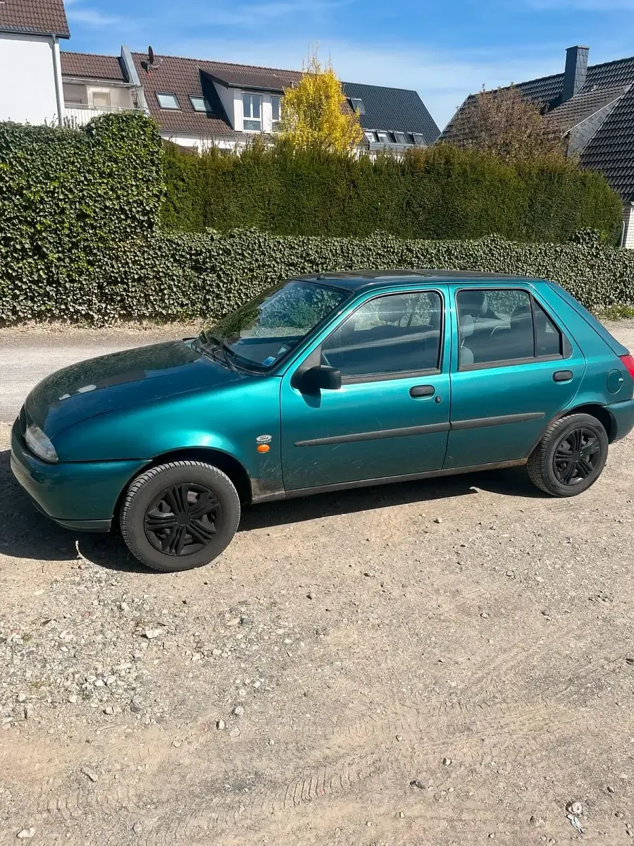 Usata Ford Fiesta 75 CV (55 kW) 1999 Verde Utilitaria