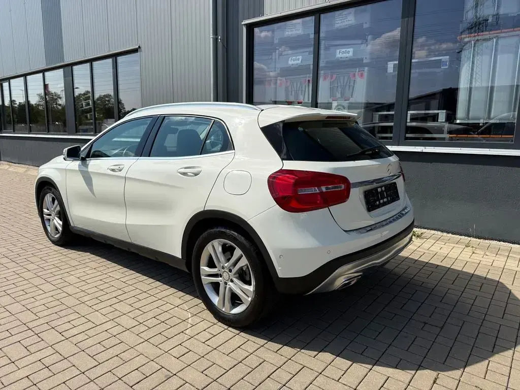 Gebraucht Mercedes GLA180 122 PS (89 kW) 2016 Weiß SUV