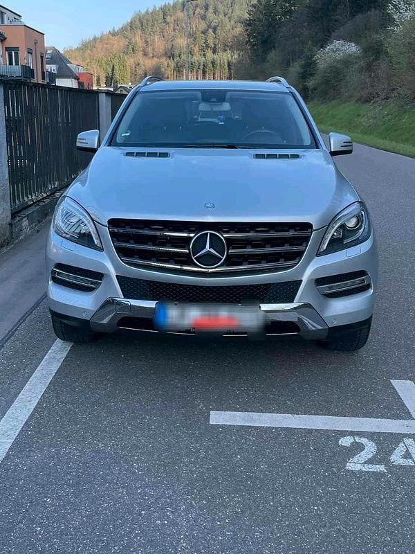 Gebraucht Mercedes ML350 257 PS (189 kW) 2013 Silber SUV
