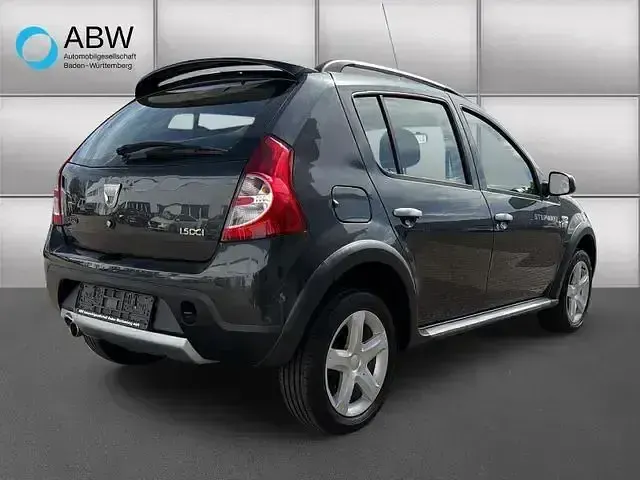 Używany Dacia Sandero Stepway 88 KM (64 kW) 2011 Szary Sedan/Limuzyna