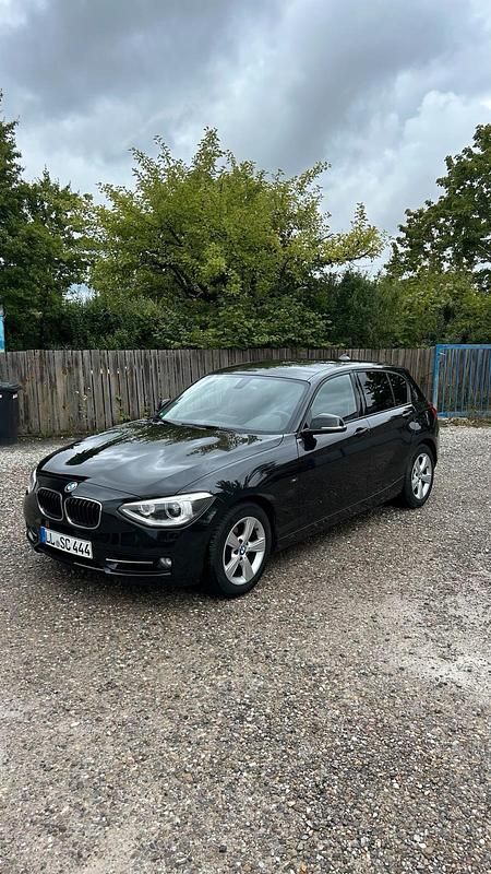 Schwarz Gebraucht 2014 BMW 118 Kleinwagen | 14.000 € (Etwas zu teuer) - Bild 1/4