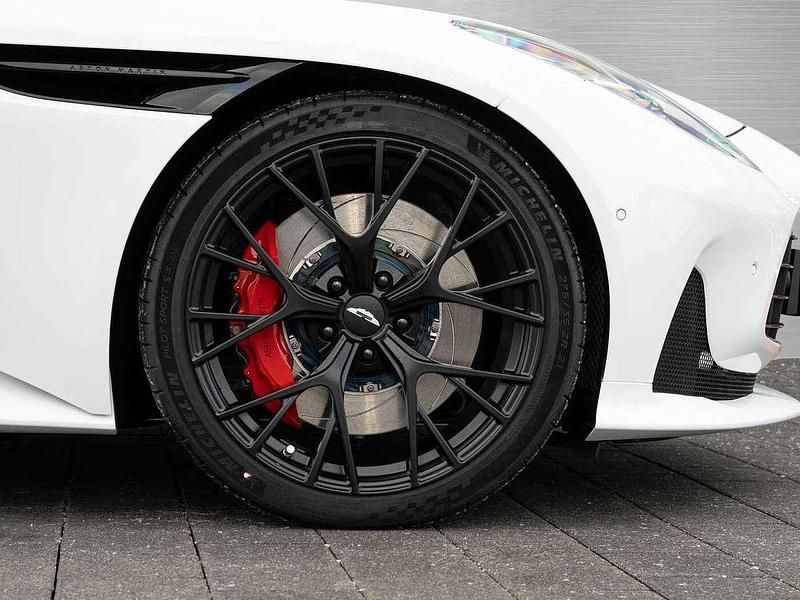 Neu Aston Martin DB12 680 PS (500 kW) 2026 Lunar white Cabrio