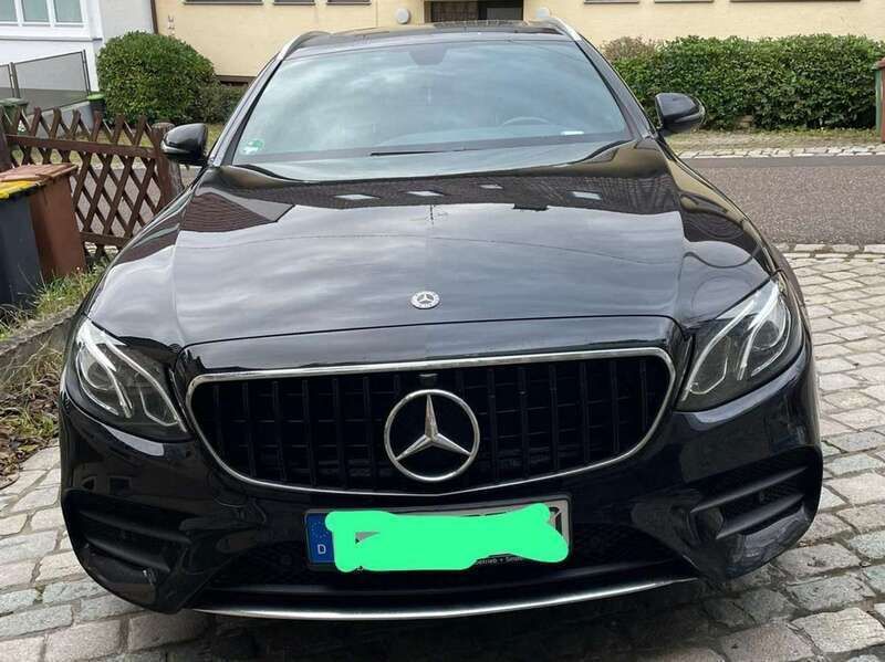 Schwarz Gebraucht 2020 Mercedes E200 AMG line Kombi | 30.000 € (Superpreis) - Bild 1/4