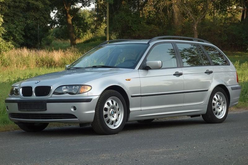 Silber Gebraucht 2005 BMW 318 Kombi | 3.799 € (Teuer) - Bild 1/4