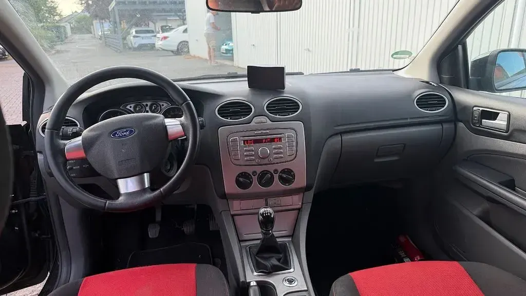 Gebraucht Ford Focus 116 PS (85 kW) 2009 Schwarz Limousine