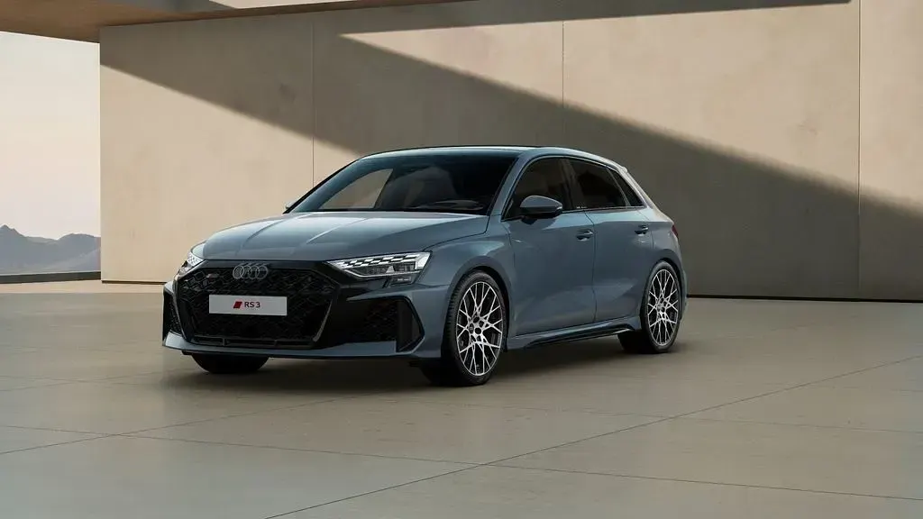 Gebraucht Audi RS3 Sport 400 PS (294 kW) 2025 Grau Limousine